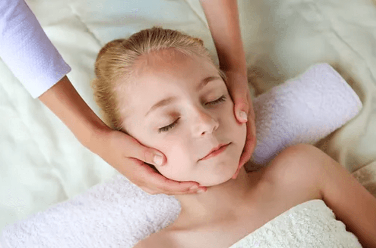 Massage visage enfant